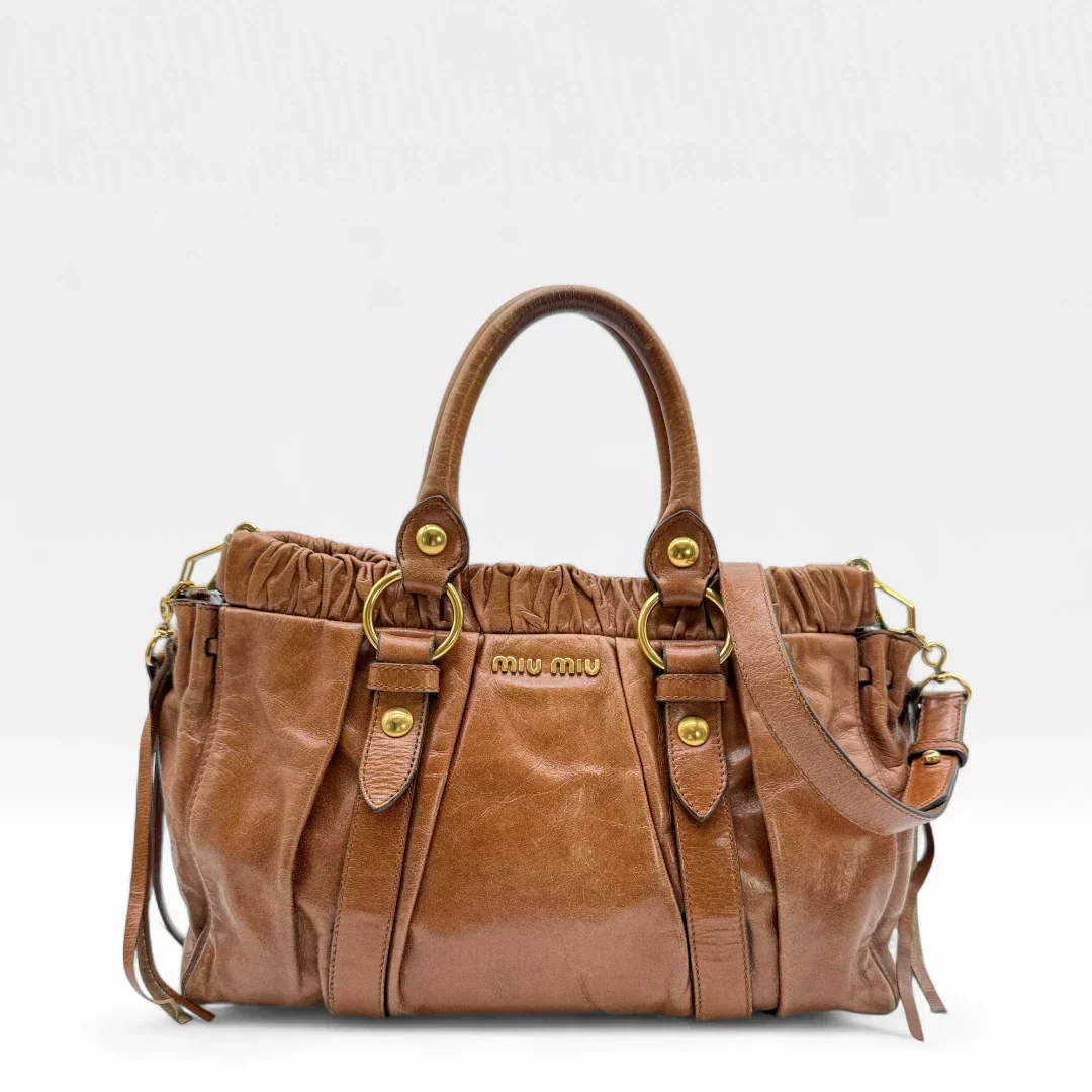 🔥 Pre-owned Miu Miu handbag Vitello Lux with shoulder strap made of dark brown leather 🔥